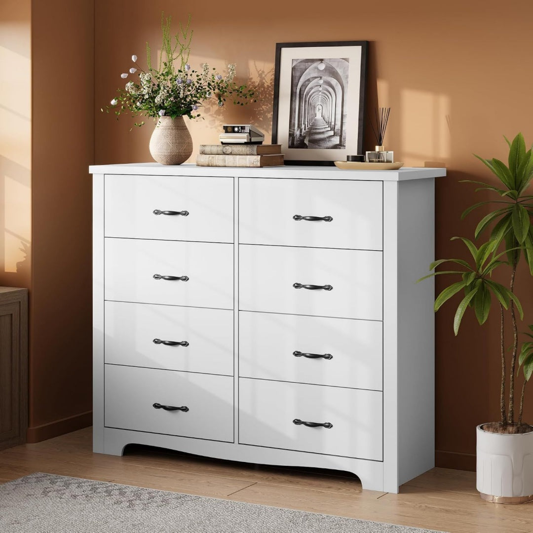 Sideboard verbindet 8 Schubladen und Holzbeine