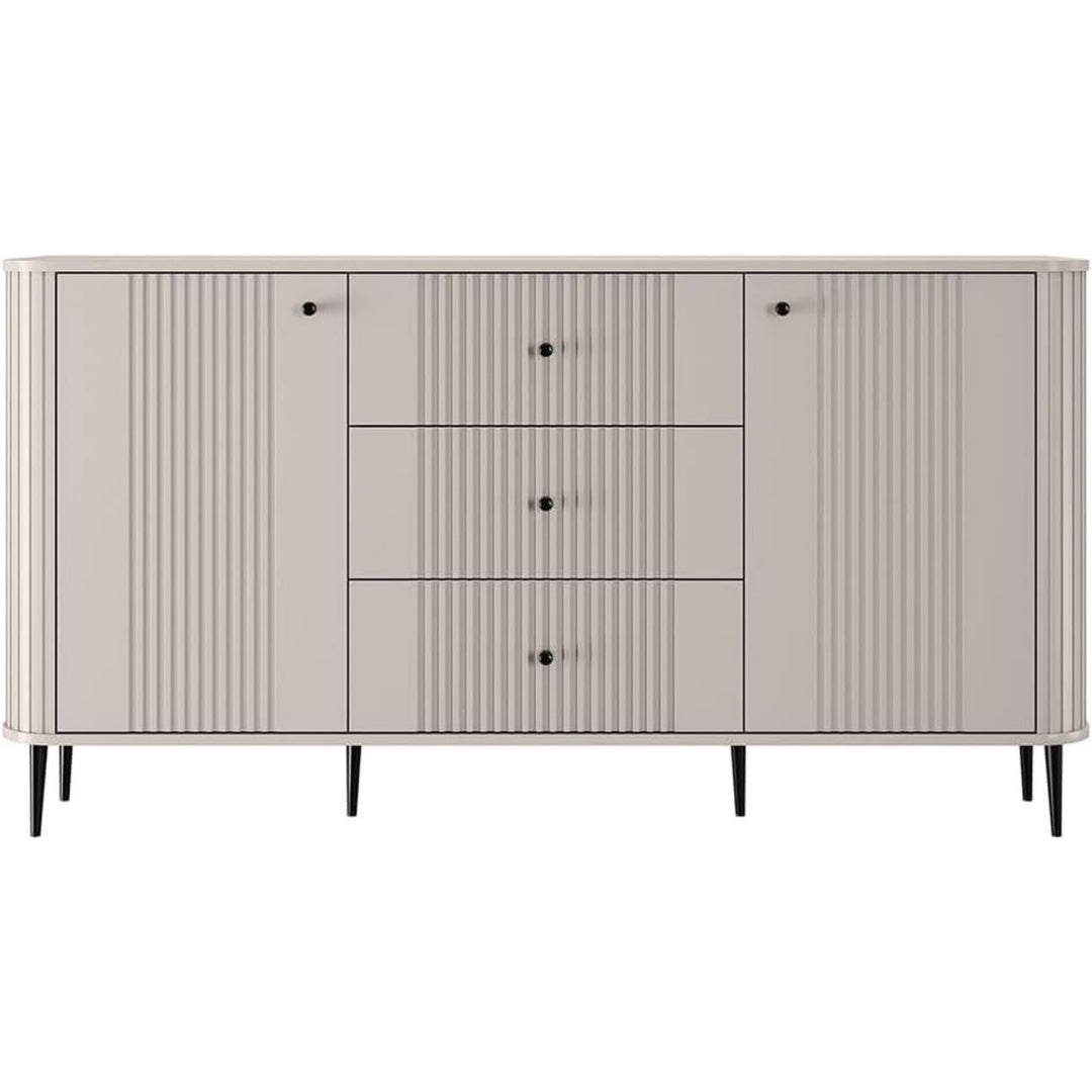 Sanft schliessende Fronten treffen auf 3 Schubladen an dem Sideboard