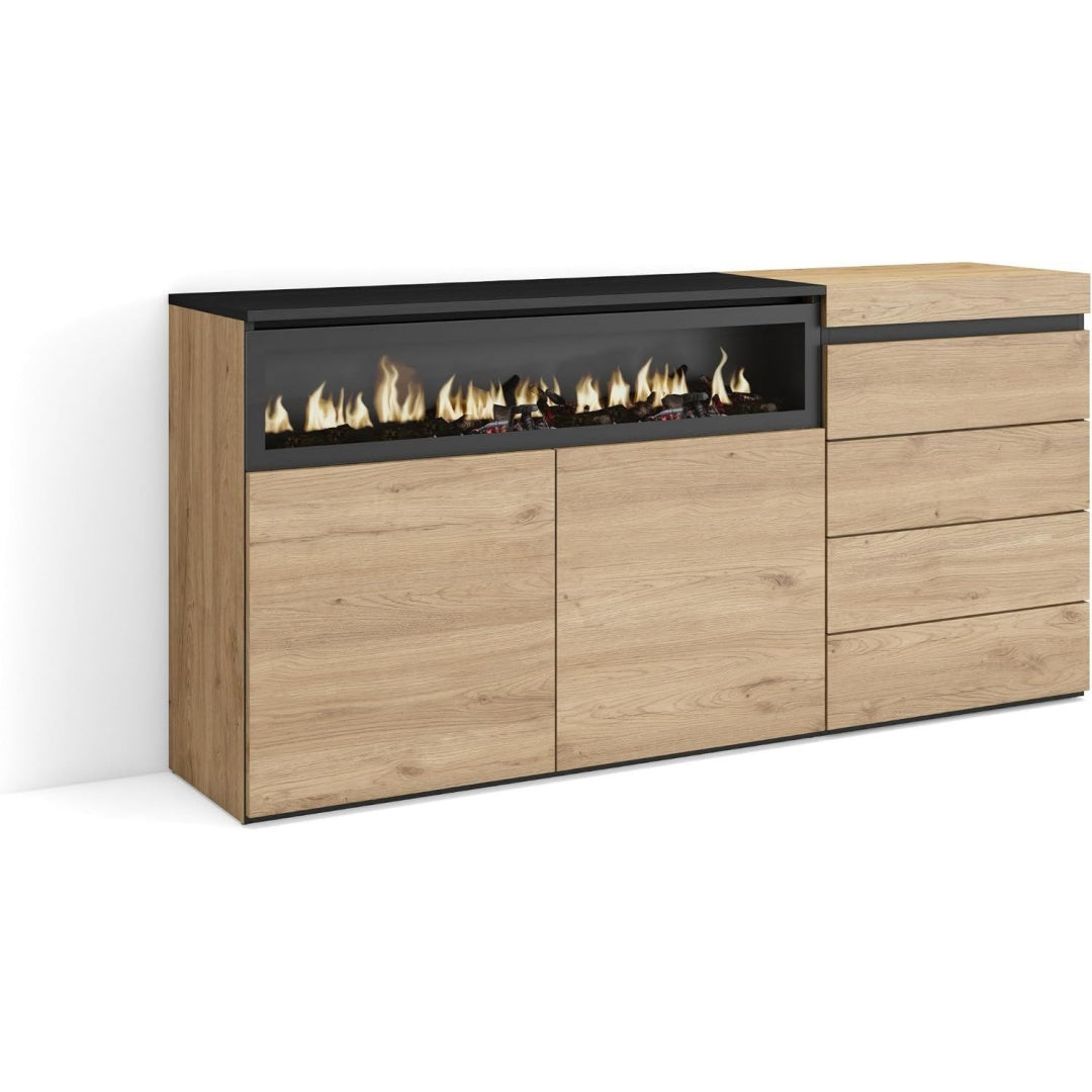 Ein elektrischer Kamineinsatz an dem Sideboard