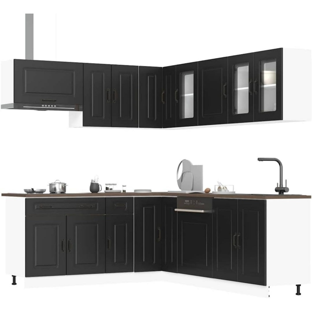 Offene Ablagen an dem Wandschrank