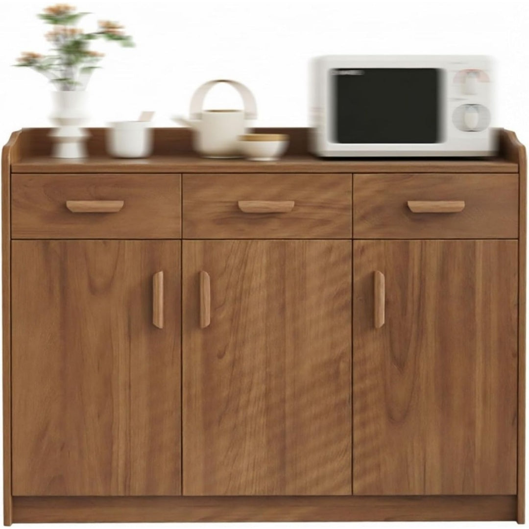 Gerundete Konturen treffen auf 3 Schubladen an dem Sideboard