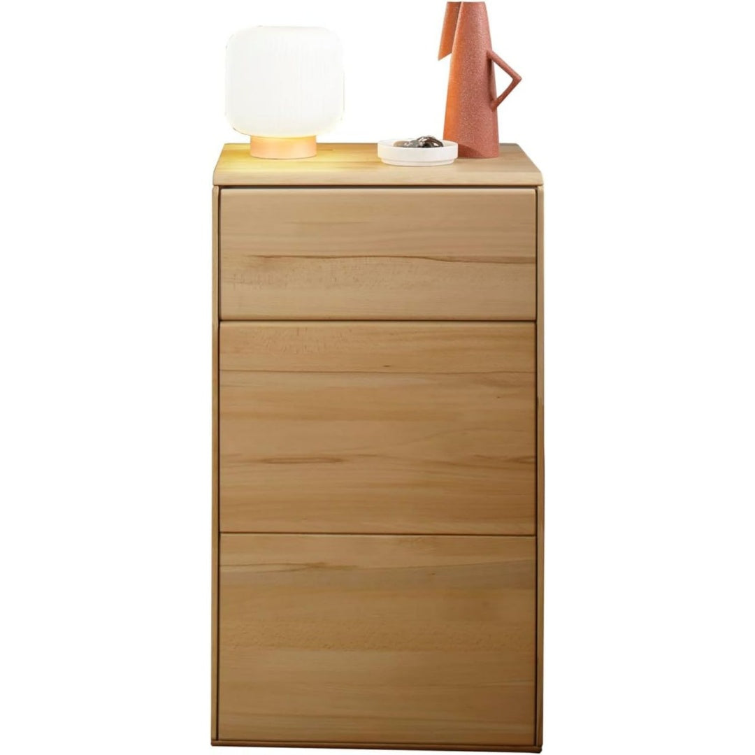 Sideboard verbindet Schubladen und grifflose Fronten