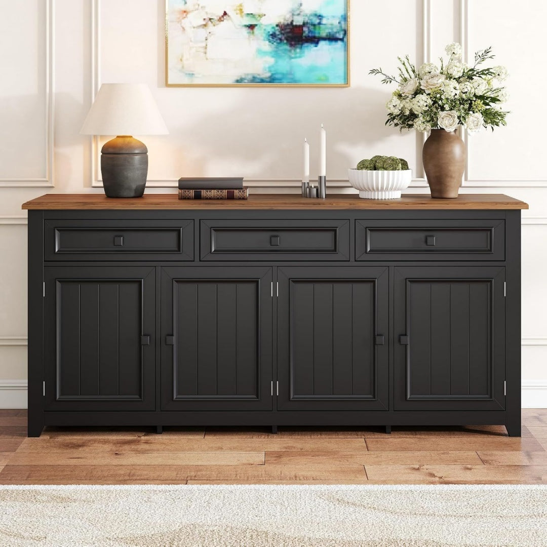 Verstellbare Ablagen und 3 Schubladen an dem Sideboard